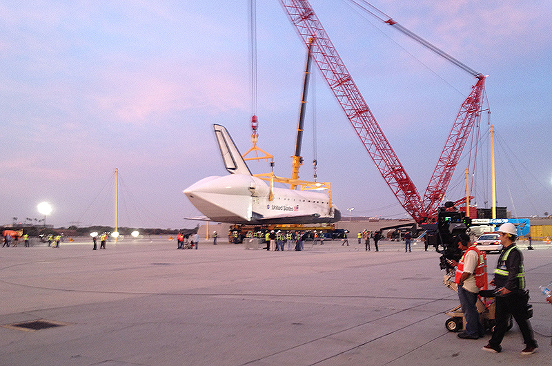 Shuttle Endeavour hoisted off jet for road trip to L.A. museum